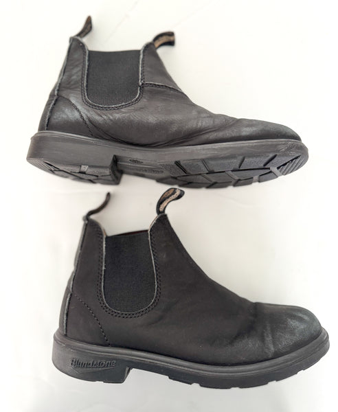 Blundstone's black boots(size 2)