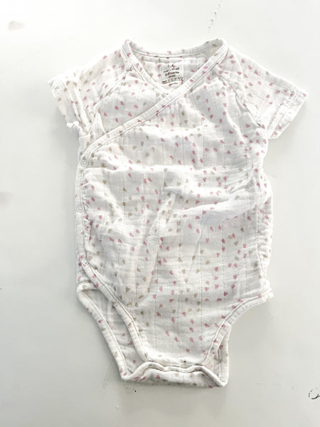 Aden & Anais muslin heart print white bodysuit (NB-3 months)