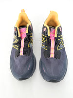 New balance black/pink non lace runners(size 4)