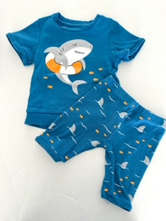 Wonder Co 2pc blue with shark print on SS shirt and shorts pj set size 4-5Y
