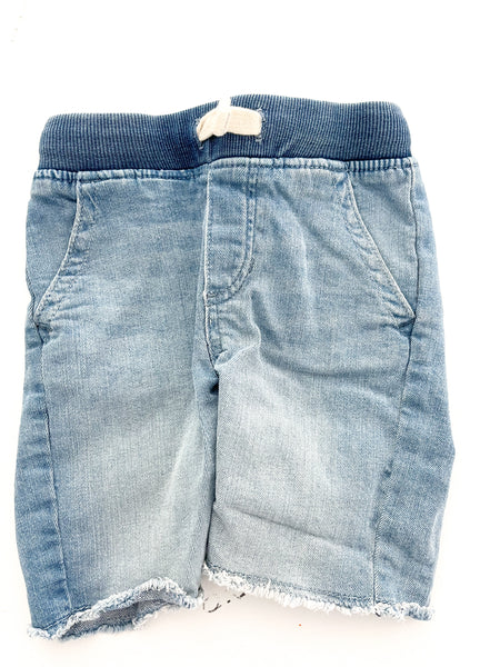 gap denim frayed elastic band shorts (size 4)